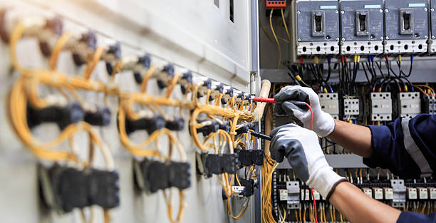 Professional Electrician technician working in Glenwood, IA